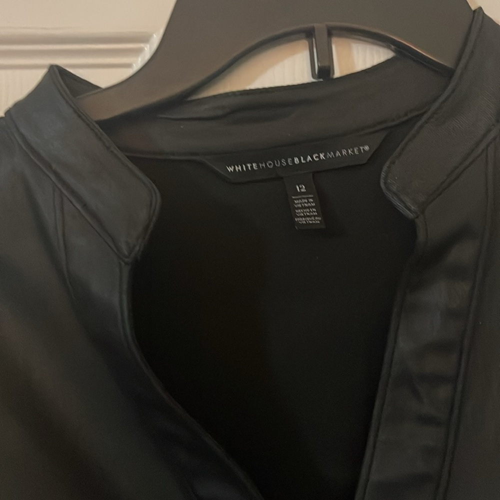 White House Black Market Blouse. Size 12 - Picture 4 of 6